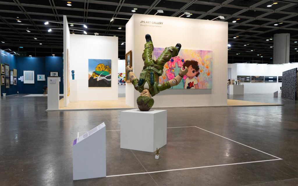 Falling Army Man Toy - Art Central 2021｜Yi Tai Project - JPS Gallery